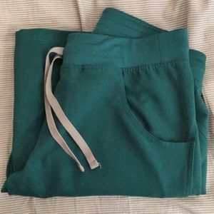 Figs Scrub Set in Hunter Green